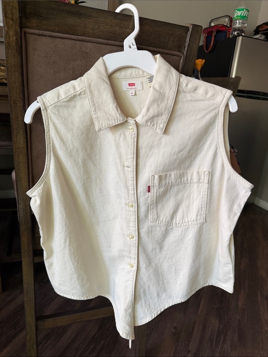Levi's Tops - Levi's Women's Off-White Sleeveless Button-Front Shirt